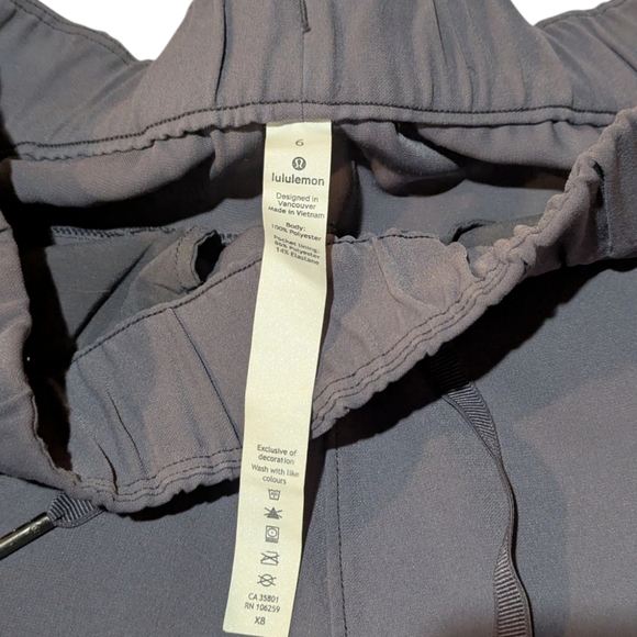 Lululemon On The Fly Short Woven 2.5" Moonwalk Soft Steel Grey size 6 Athleisure - Picture 4 of 5